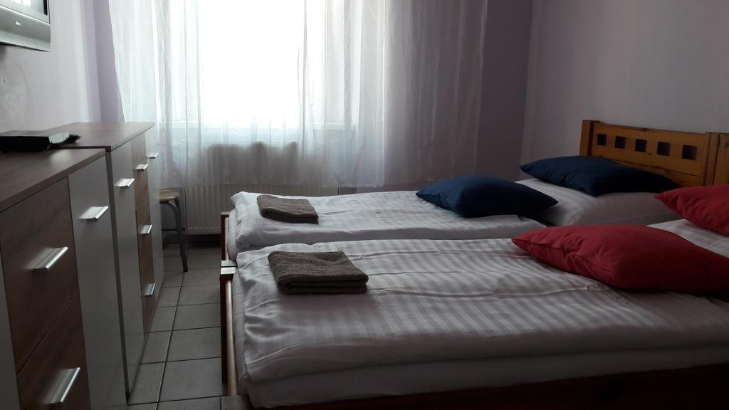 Ubytovani-Plzen-Can Hotel Ngoại thất bức ảnh