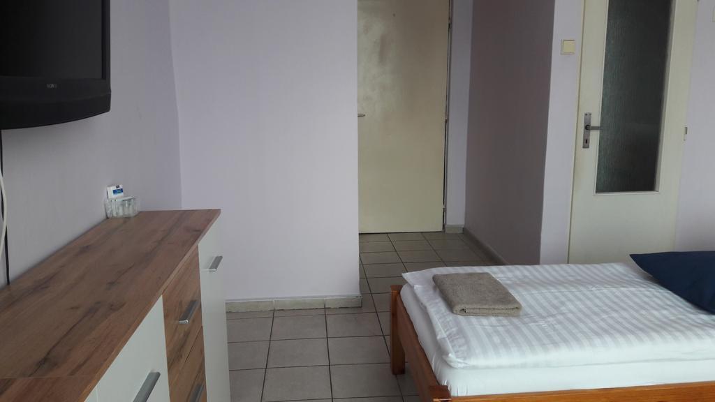 Ubytovani-Plzen-Can Hotel Ngoại thất bức ảnh