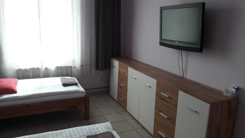Ubytovani-Plzen-Can Hotel Ngoại thất bức ảnh